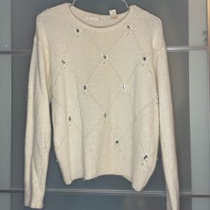 Sweater with cute jewelry